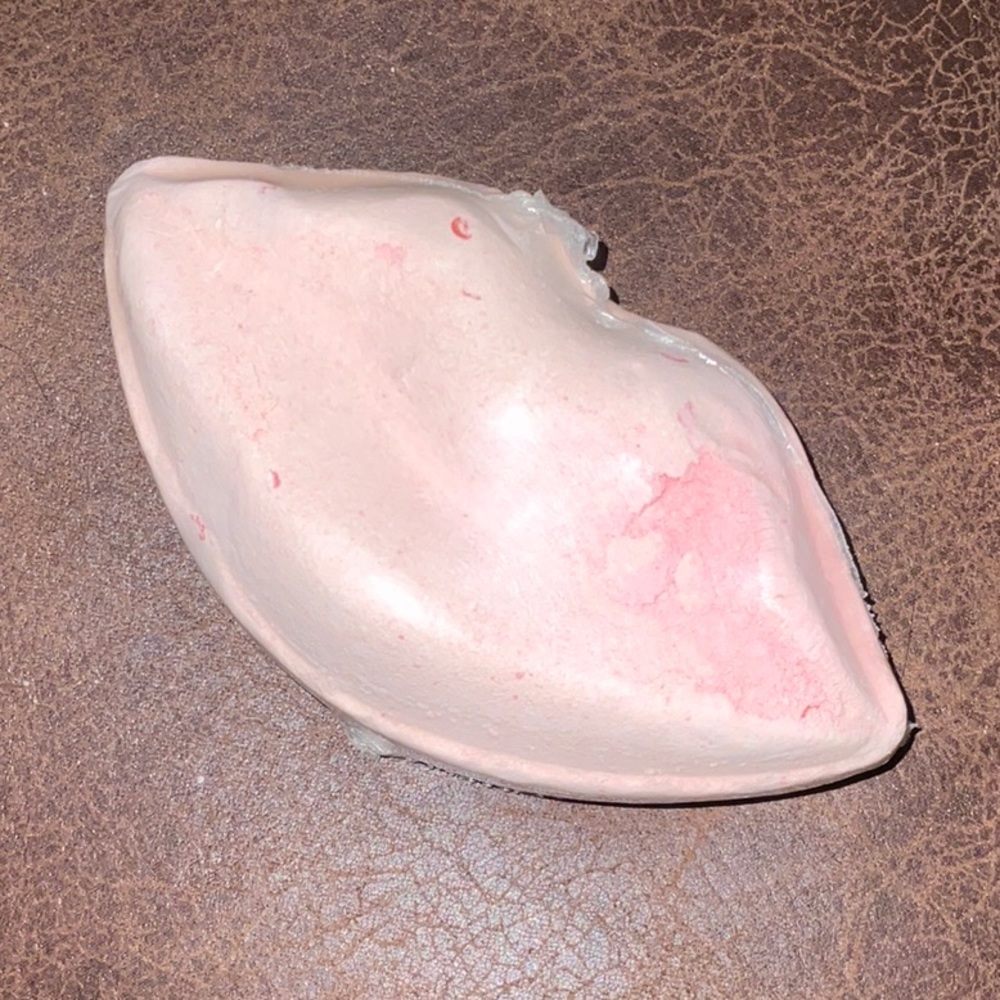 Victoria’s Secret PINK Lips Bath Bomb PINK PEONY Sealed